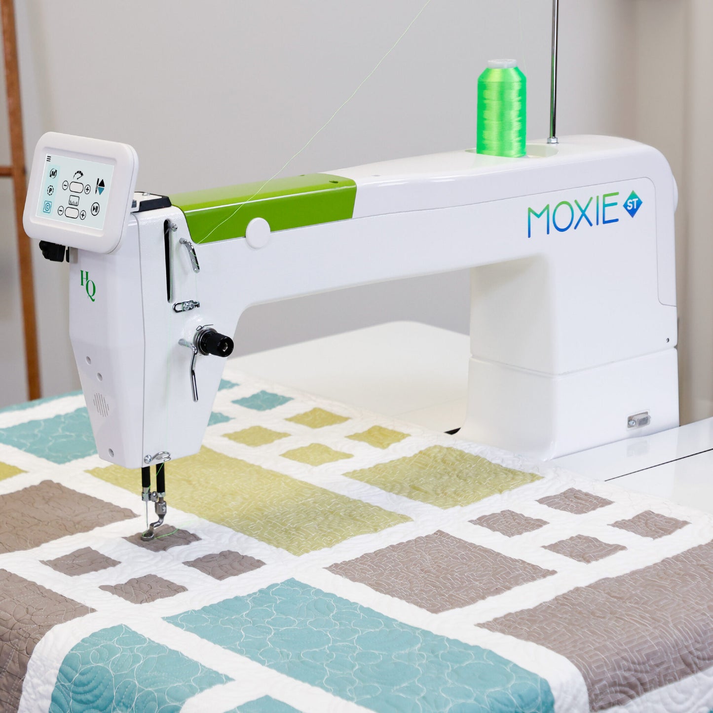 Handi Quilter Moxie ST Sit-Down Longarm Quuilting machine