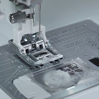 Janome Skyline S7 Sewing and Quilting Machine
