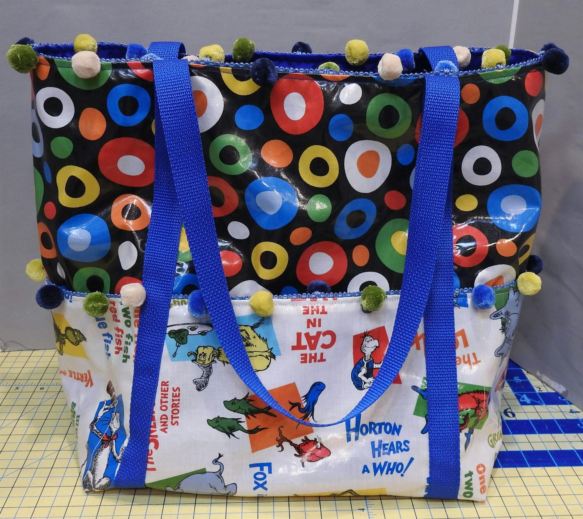 Beach bag made with laminated cotton and flag nylon