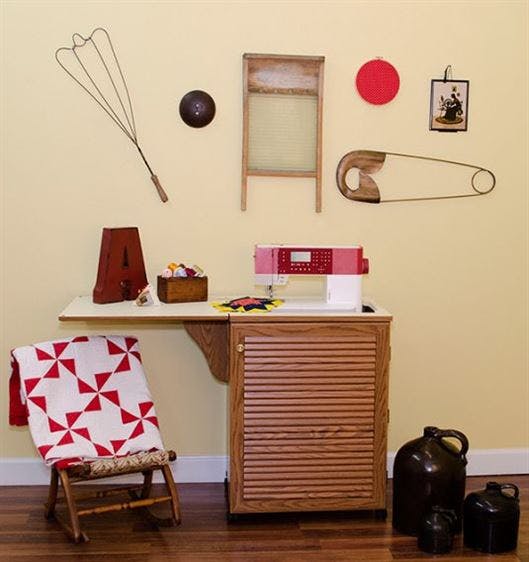 Arrow Sewnatra sewing cabinet in oak-grain with sewing machine