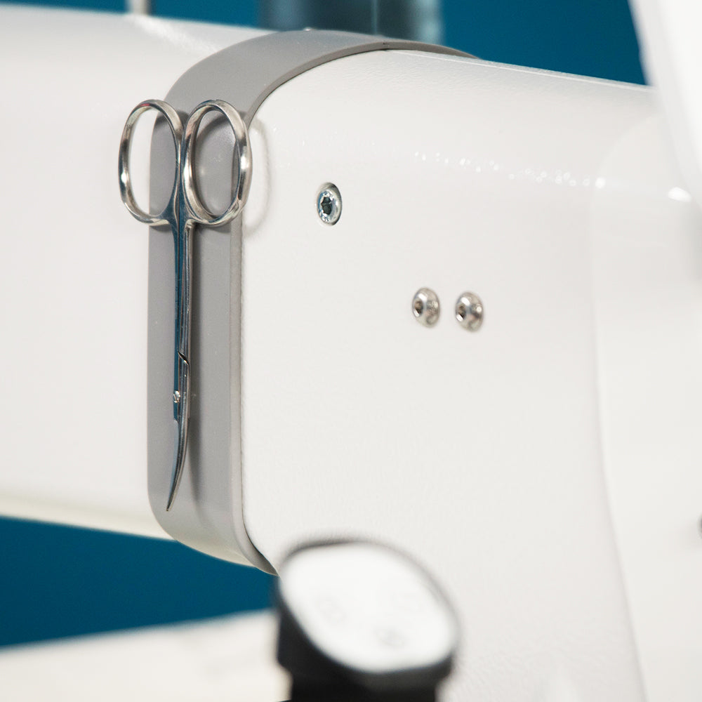 Handi Quilter Amara 24-inch Longarm Quilting Machine and Frame