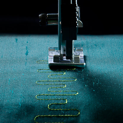 PFAFF expression 715 Sewing Machine